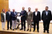Celal Sönmez Mudanya Üniversitesinde öğrencilerle buluştu