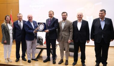 Celal Sönmez Mudanya Üniversitesinde öğrencilerle buluştu
