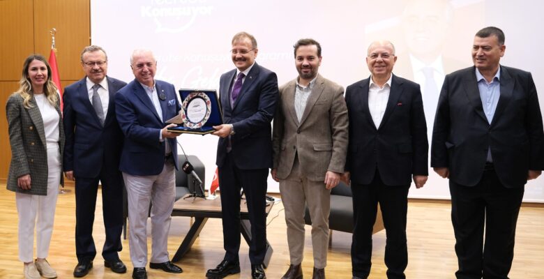 Celal Sönmez Mudanya Üniversitesinde öğrencilerle buluştu