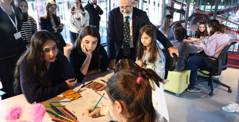 DOST Projesi’ne katılan çocuklar tasarımlara başladı