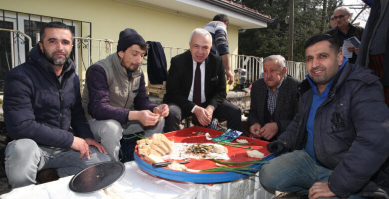 Pazarcılar öğle yemeğini Şadi Özdemir ile paylaştı