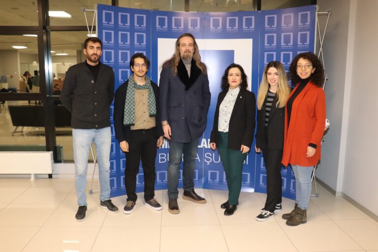 ALİ İSKEÇELİ VE ESAT FİŞEK’TEN MİMARİ TASARIMIN İPUÇLARI