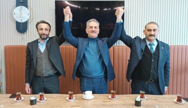 BBP İLÇE BELEDİYE BAŞKAN ADAYI OĞUZ HAN, AV. REFİK YILMAZ LEHİNE ÇEKİLDİ.