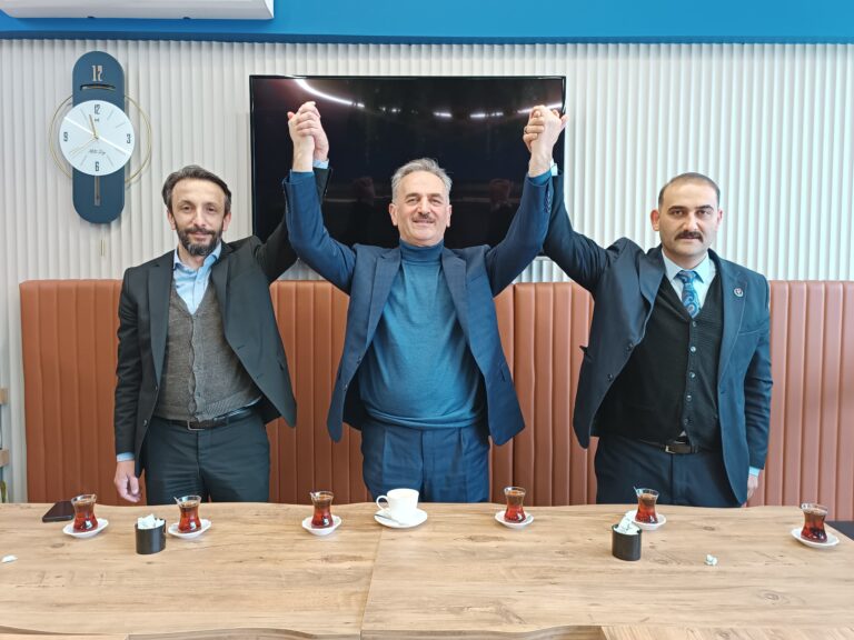 BBP İLÇE BELEDİYE BAŞKAN ADAYI OĞUZ HAN, AV. REFİK YILMAZ LEHİNE ÇEKİLDİ.