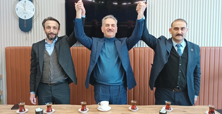 BBP İLÇE BELEDİYE BAŞKAN ADAYI OĞUZ HAN, AV. REFİK YILMAZ LEHİNE ÇEKİLDİ.