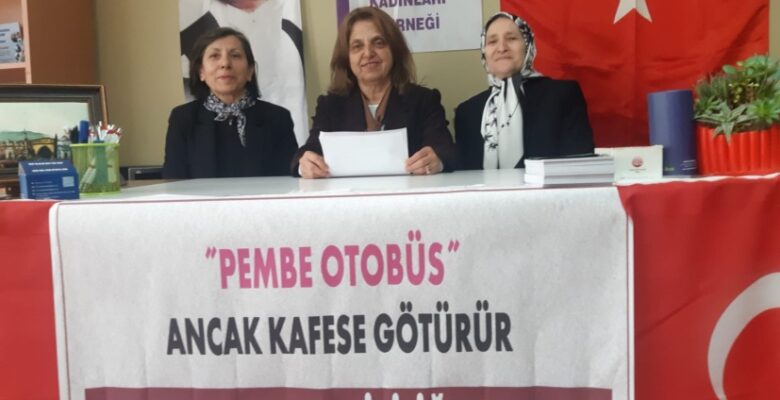 Pembe Otobüs Kadınları Kafese Götürür!