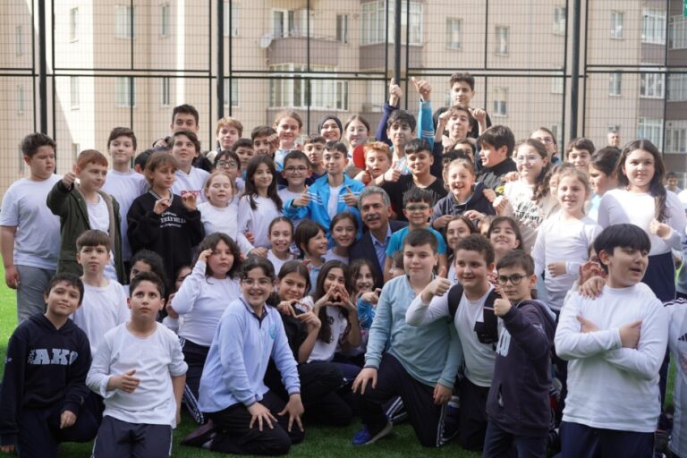 Şükrü Deviren’e Çocuklardan Sevgi Seli