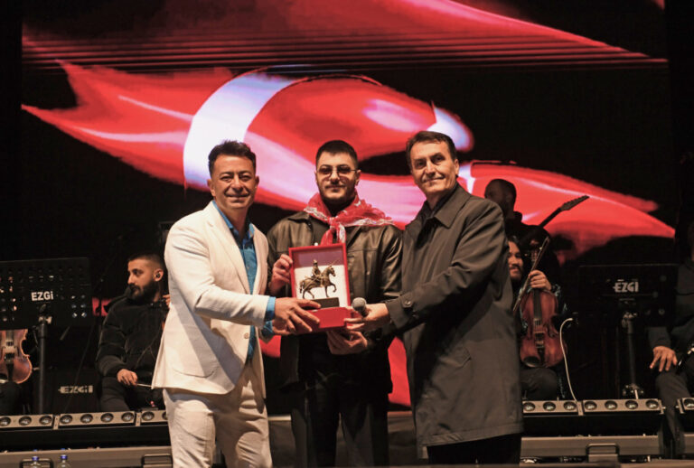 Semicenk’i dev meydandan 80 bin kişi askere uğurladı