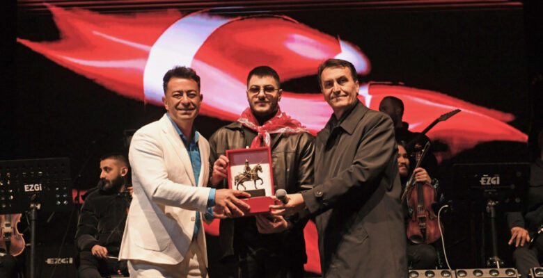 Semicenk’i dev meydandan 80 bin kişi askere uğurladı