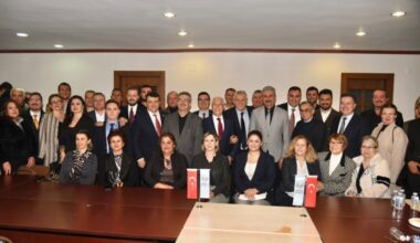 Bozbey’den sert çıkış: “Türkçeyi unuttunuz da Bulgarcaya Yunancaya mı başladınız!”
