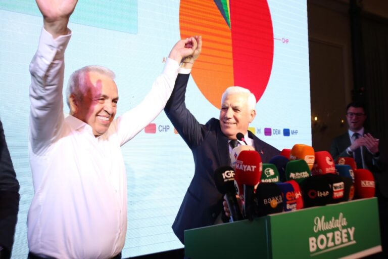 Bozbey: “Belediye evraklarını çalmayın”