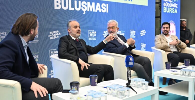 Başkan Aktaş’tan gençlerle sazlı sözlü muhabbet