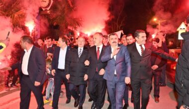 Gençler Başkanları Meşalelerle Karşıladı