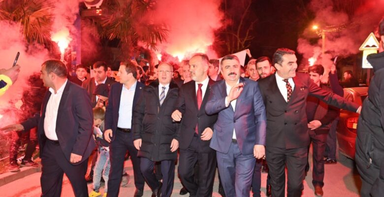 Gençler Başkanları Meşalelerle Karşıladı