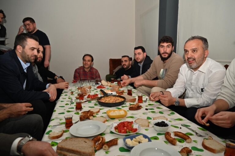 Sahurda Menemen Başkan Aktaş’tan