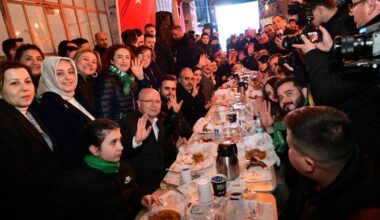 Simit ve tahanlı Başkan Aktaş’tan, çaylar Varank’tan