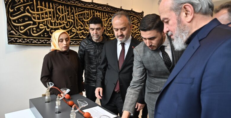 Başkan Aktaş, Kâbe örtüleri sergisini gezdi
