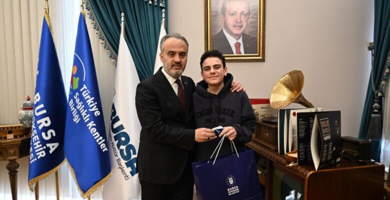Türkiye’nin en genç satranç ustasından Başkan Aktaş’a ziyaret