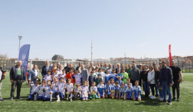 İlkokul Futbol Şenliği’nde kupalar sahiplerini buldu İlkokul Futbol Şenliği’nde kupalar sahiplerini buldu