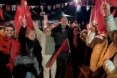 SOĞUK HAVAYA ALDIRMADILAR, DENİZ DALGIÇ’A DESTEĞE GELDİLER