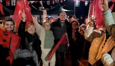 SOĞUK HAVAYA ALDIRMADILAR, DENİZ DALGIÇ’A DESTEĞE GELDİLER