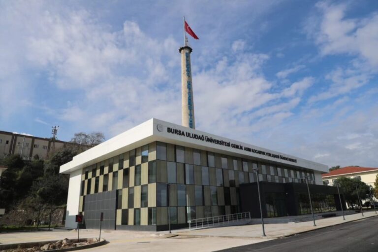 Gemlik’te Öğrenci Merkezi Sevinci