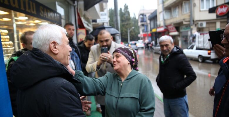 Bozbey: “Yağmur çamur demeden gülümseyen Bursa için yollardayız”