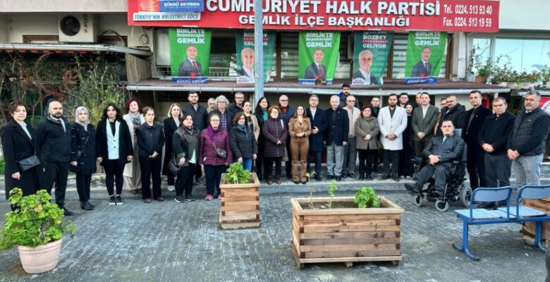 CHP Gemlik Tıp Şehitlerini Andı