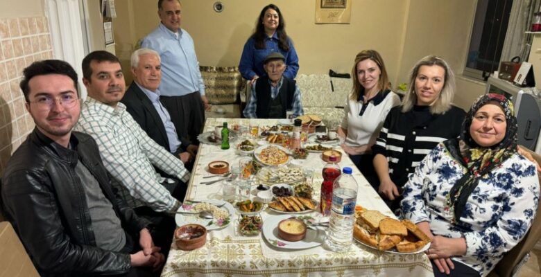 Mustafa Bozbey ilk iftarını Güler ailesiyle yaptı