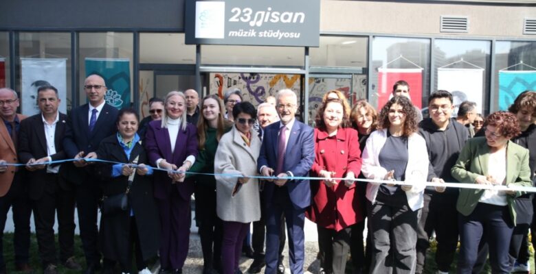 23 Nisan Müzik Stüdyosu açıldı