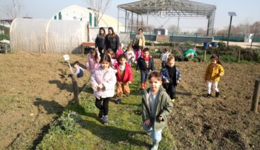 Kent Bostanları’nda uygulamalı tarım eğitimi Kent Bostanları’nda uygulamalı tarım eğitimi