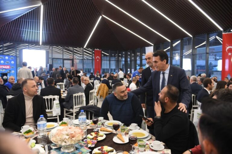 Dündar, amatör spor kulüplerinin temsilcileri ile iftarda buluştu