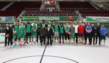 Şadi Özdemir Bursaspor Basketbol Takımı’nı antrenmanda izledi