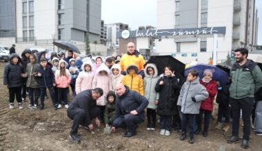 Çocuklar gelecek için fidan dikti