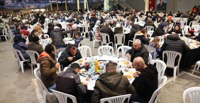 Binlerce Nilüferli iftar sofralarında buluşuyor