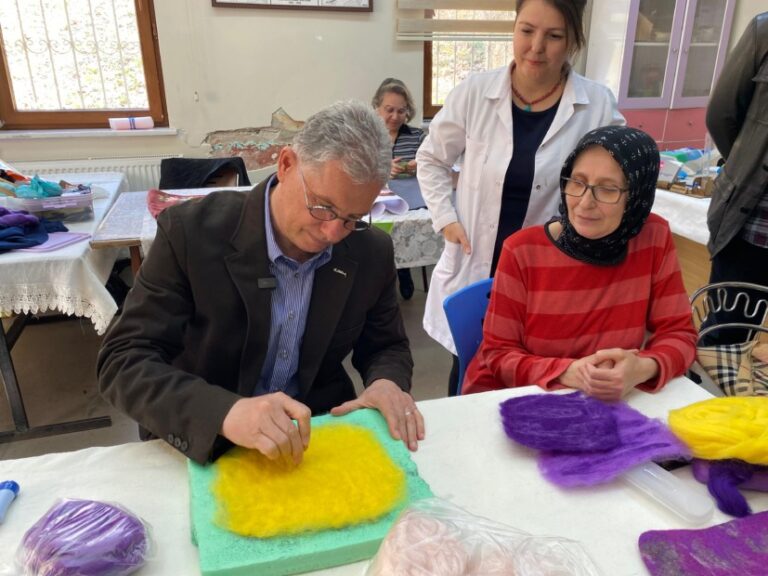 DENİZ DALGIÇ’TAN ÜRETEN KADINLARA DESTEK SÖZÜ