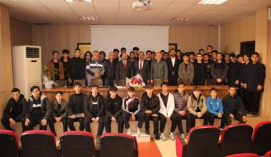 MEZUN OLDUĞU OKULDA İŞ HAYATINDAKİ DENEYİMLERİNİ PAYLAŞTI