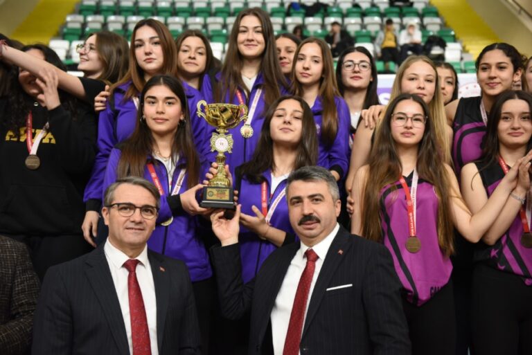 OKUL SPORLARI İLÇE ŞENLİKLERİNDE GÖRKEMLİ FİNAL