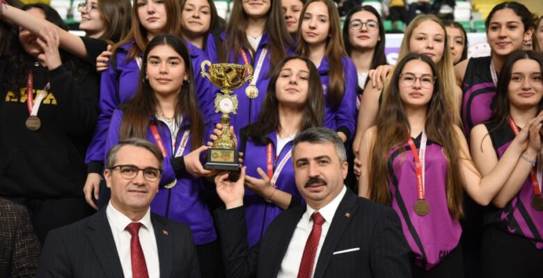 OKUL SPORLARI İLÇE ŞENLİKLERİNDE GÖRKEMLİ FİNAL