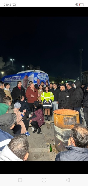 MEMLEKET PARTİSİ LİMAN İŞÇİSİNİN YANINDA