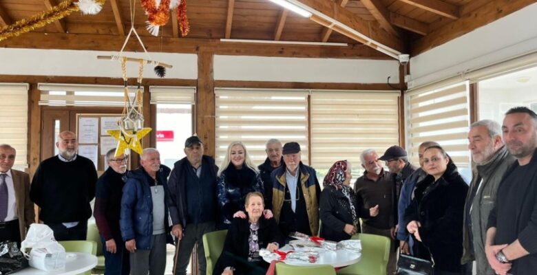 Zafer Gemlik’ten Huzurevi’nde 8 Mart Kutlaması