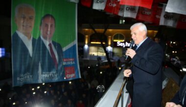 KARARTILAN MEYDANI VATANDAŞ AYDINLATTI