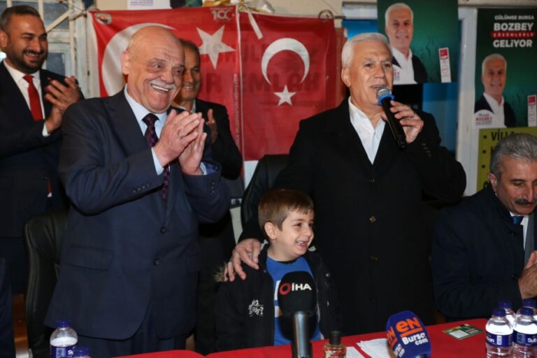 Bozbey İznik’ten seslendi: “Gözlerine perde inmiş”