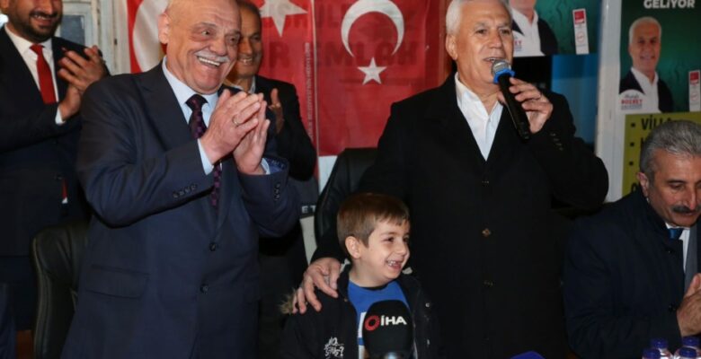 Bozbey İznik’ten seslendi: “Gözlerine perde inmiş”