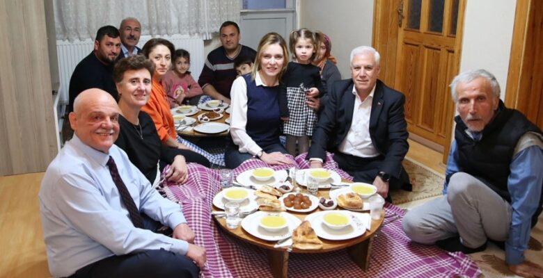 Bozbey, Aydın ailesinin iftar sofrasına konuk oldu