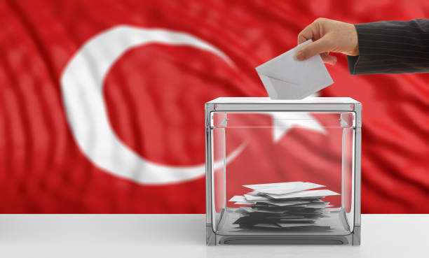 TÜRKİYE SANDIK BAŞINDA