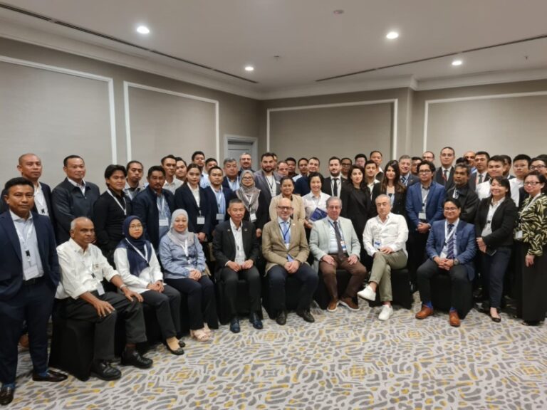 TÜRKİYE OTOMOTİV ENDÜSTRİSİ  ASYA KAPISINI İKİ ÜLKEDEN AÇTI