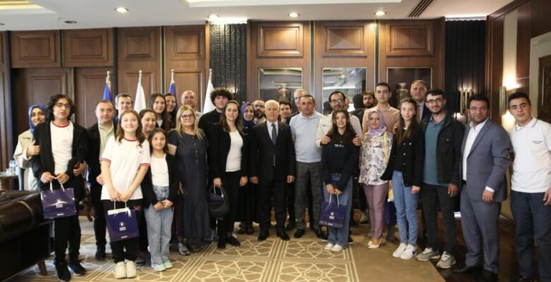 Başarılı çocuklar ödüllendirildi
