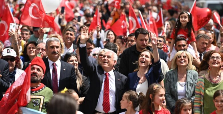 Bursa’da 23 Nisan coşkusu kentin dört bir yanını sardı