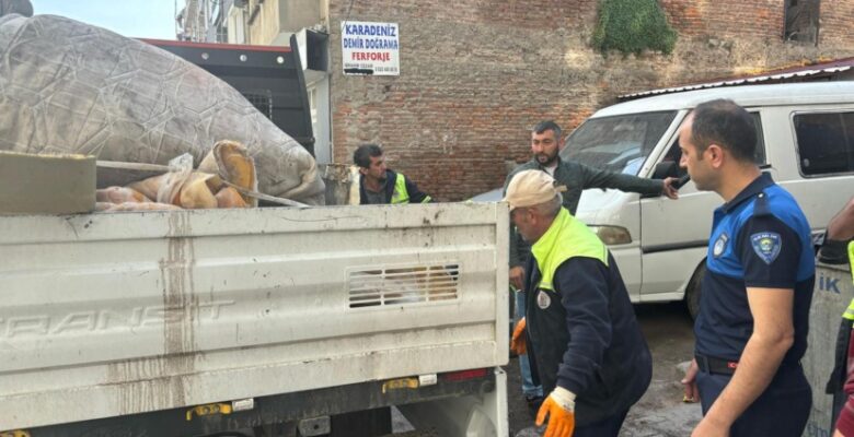 Gemlik’te düzensiz atığa zabıta müdahalesi
